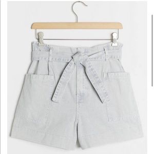 NWT Anthropologie Pilcro Ultra High Rise Paperbag Denim Shorts. Size 28